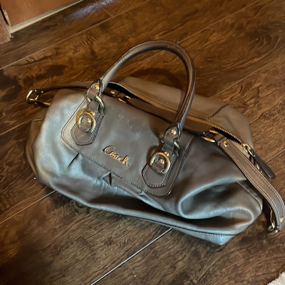 Coach Shoulder bag —-Great Deal—— - Picture 4 of 4